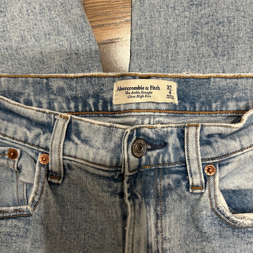 Abercrombie & Fitch Woman’s Blue Jeans